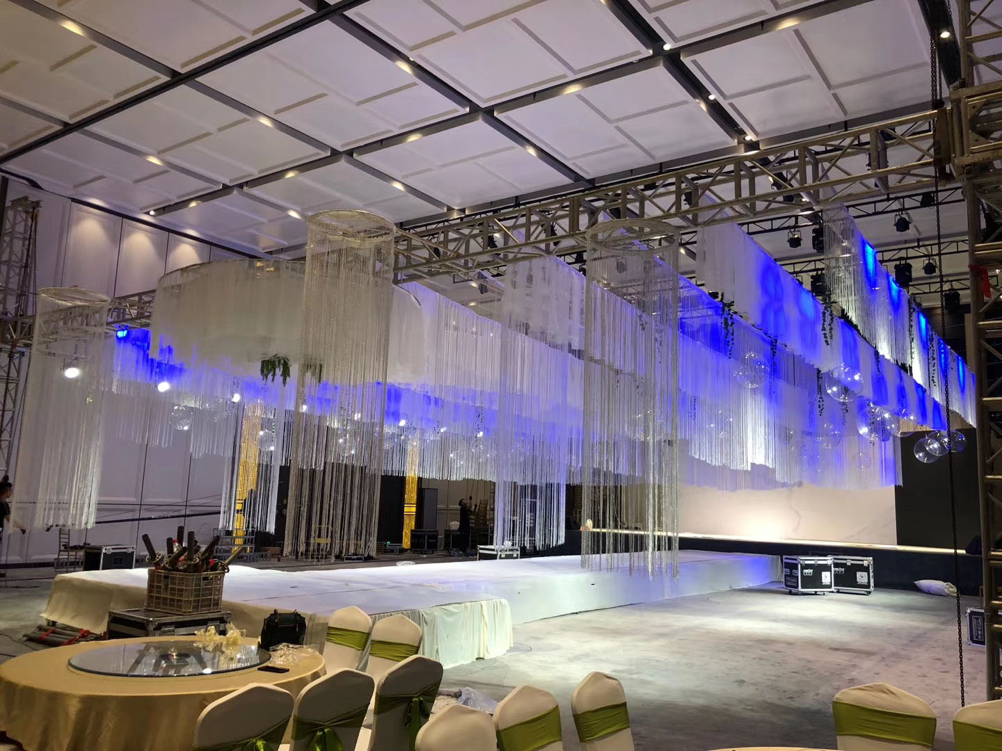 Stage electric hoist can enhance Christmas stage lighting equipment