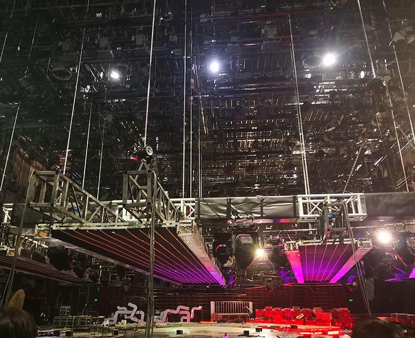 Attention should be paid to connecting the power supply of the stage electric hoist